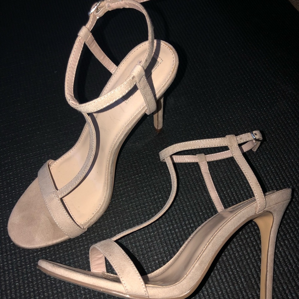 (SOLD) Nude heels